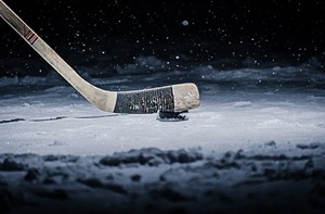 Eishockey in Kanada: oft als Symbol für Teamarbeit, Entschlossenheit und _______ angesehen.