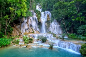 Kuang Si Wasserfall: ein beliebter Ort zum _____.