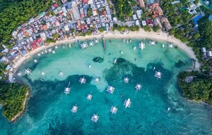 Malapascua: Ein markantes Gebäude auf der Insel