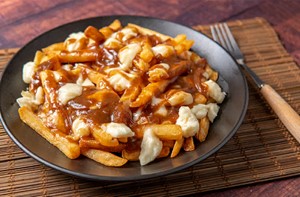 Poutine: eine in Kanada populäre Fast-Food-____________.