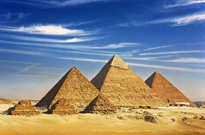 Die Cheops-Pyramide: ist wichtig für das Alte _______.