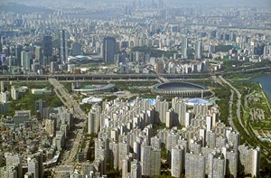 Seoul: eine moderne Stadt, die für ihre _________, Mode und Musik bekannt ist.